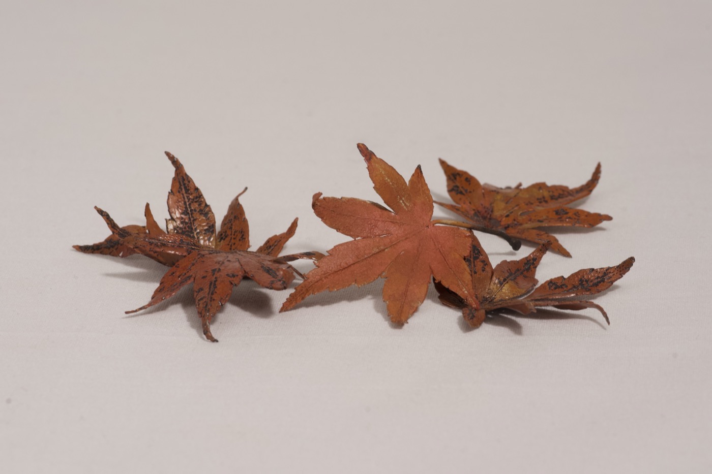 紅葉 — 緋銅で赤く染めた鋳金の紅葉